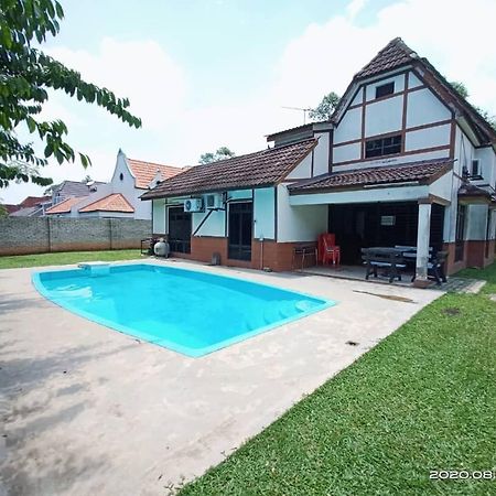 Villa With Private Swimming Pool Malacca Bagian luar foto