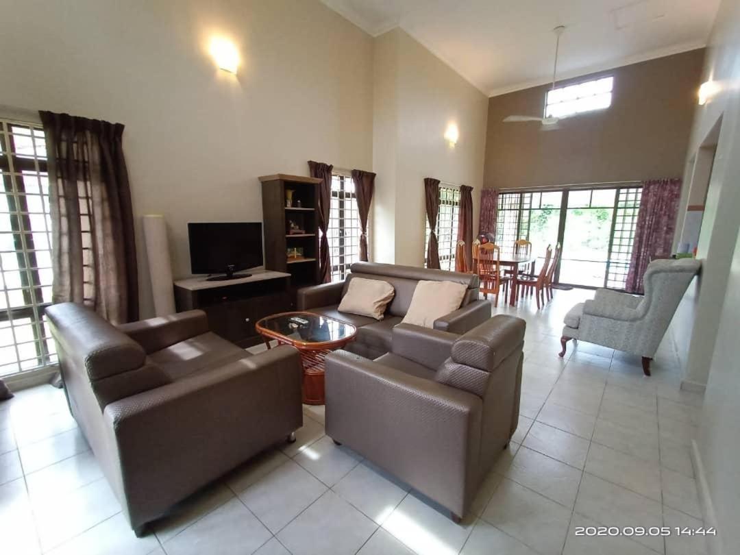 Villa With Private Swimming Pool Malacca Bagian luar foto