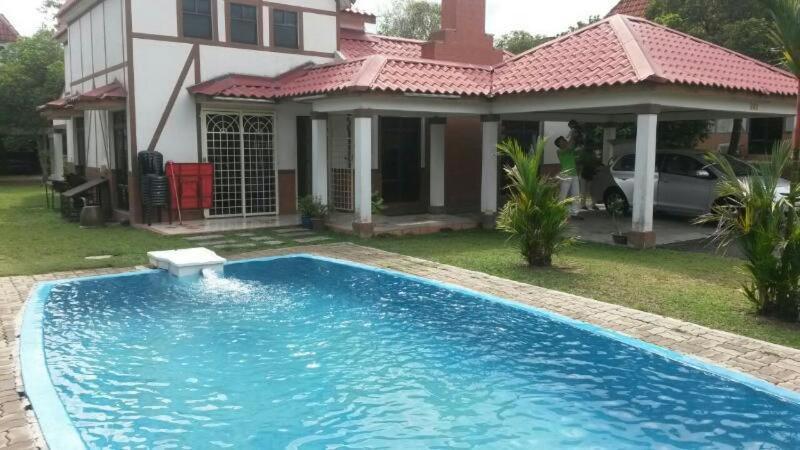 Villa With Private Swimming Pool Malacca Bagian luar foto