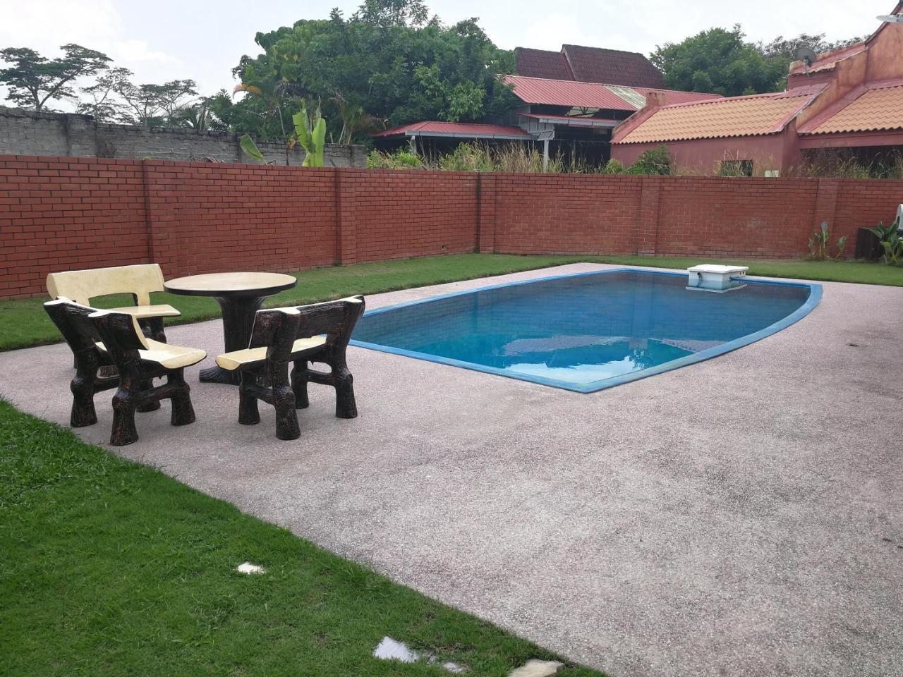 Villa With Private Swimming Pool Malacca Bagian luar foto